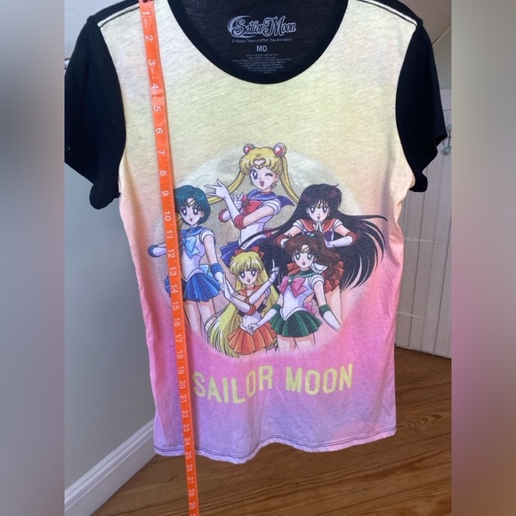 Sailor Moon Graphic T-Shirt Medium - Picture 6 of 9